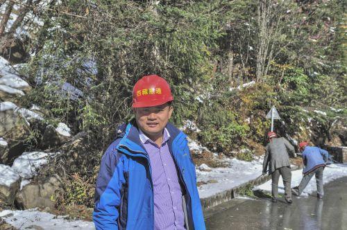 車(chē)開(kāi)快點(diǎn)別遇上雪崩了。