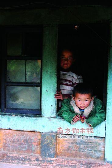 次仁多布杰的兩個(gè)孫子。