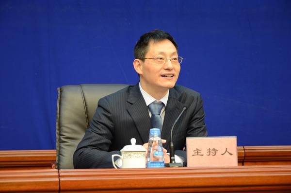 主持人：西藏自治區(qū)黨委宣傳部副部長 唐獻文.jpg