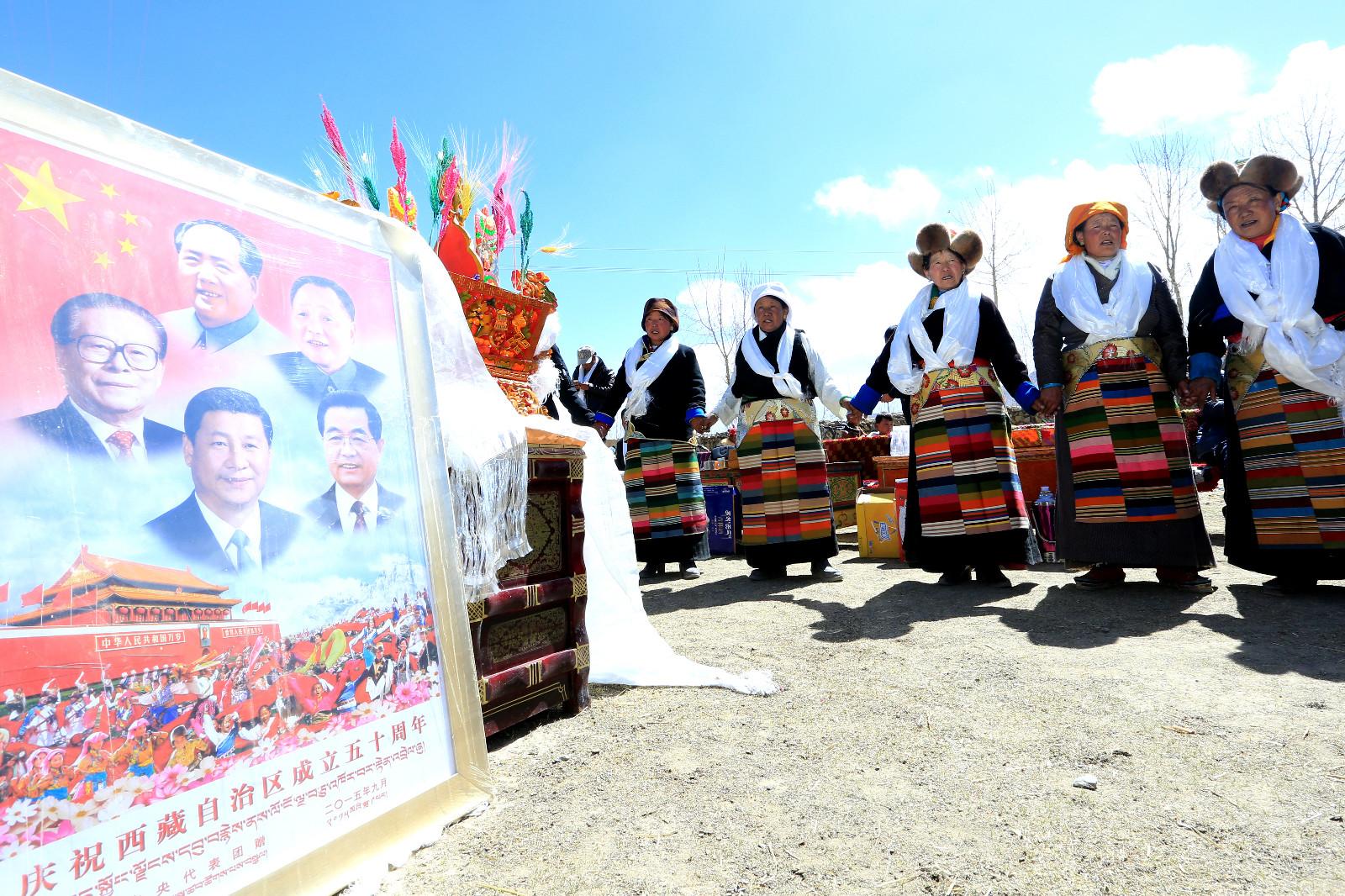 農(nóng)民們歡聚在這里，共同祈禱風(fēng)調(diào)雨順，即是對(duì)傳統(tǒng)文化的繼承，也充分體現(xiàn)黨和政府的好政策下，農(nóng)牧民群眾邁步小康社會(huì)的幸福生活。