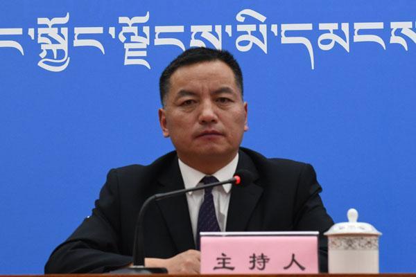 主持人：西藏自治區(qū)黨委宣傳部對(duì)外傳播處處長(zhǎng) 楊洪森.jpg