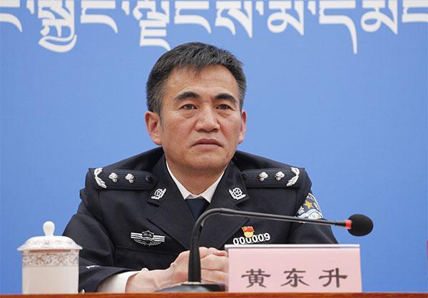 圖為發(fā)言人：自治區(qū)公安廳黨委委員、政治部主任 黃東升.jpg