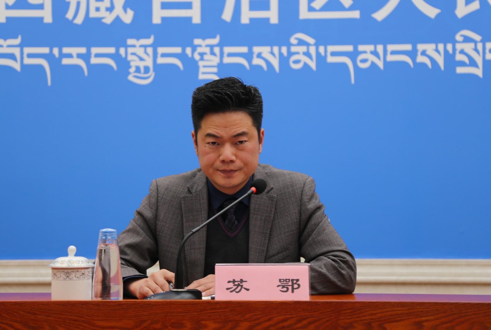 主持人：自治區(qū)黨委宣傳部對(duì)外傳播處副處長(zhǎng)（正處級(jí)） 蘇鄂.JPG
