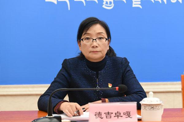 主持人：自治區(qū)黨委宣傳部副部長(zhǎng)、自治區(qū)人民政府新聞辦公室主任 德吉卓嘎.jpg