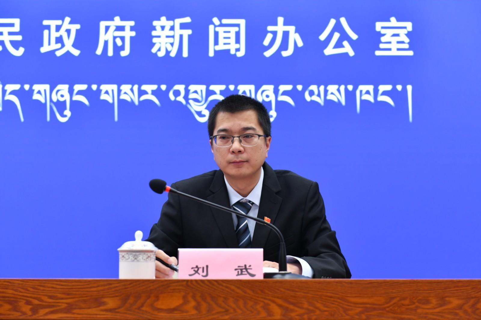 新聞發(fā)言人：自治區(qū)財(cái)政廳預(yù)算處處長(zhǎng) 劉武.jpg