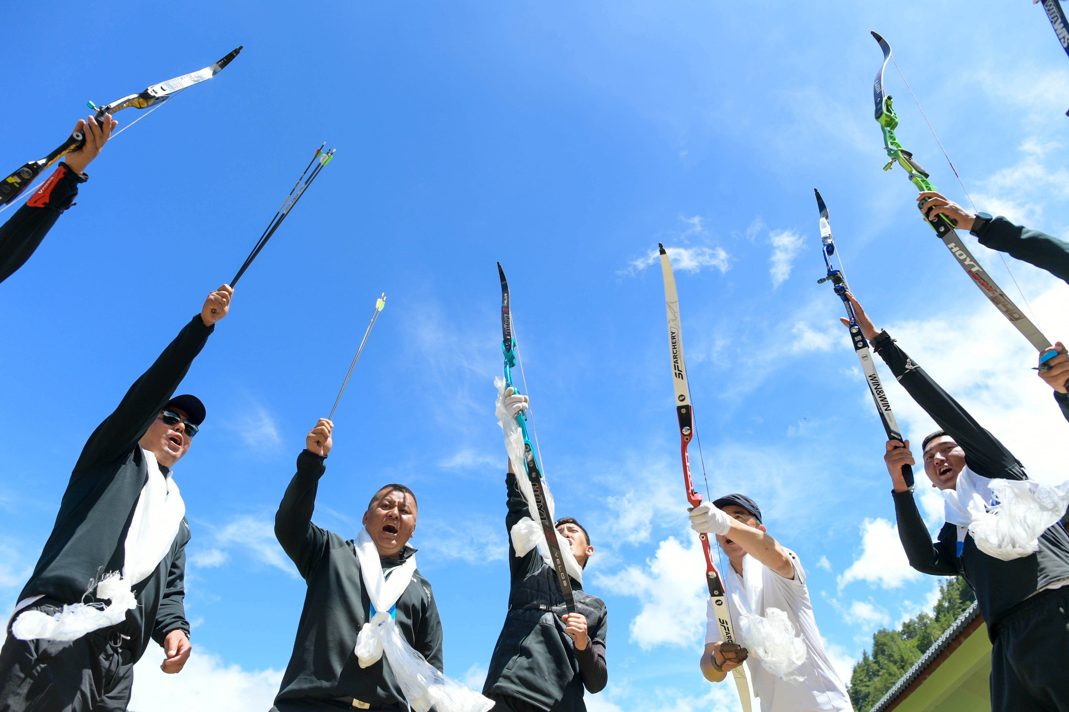 來自區(qū)內(nèi)的15支代表隊150人參賽，此次賽事還設(shè)有青少年射箭體驗、林芝響箭體驗、露營大會、篝火晚會等活動。